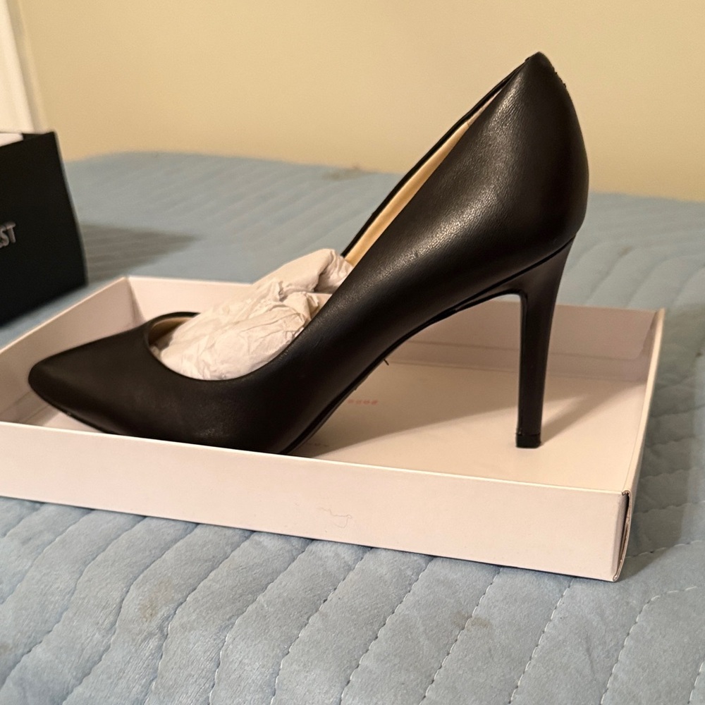 Nine West Black Leather Pumps